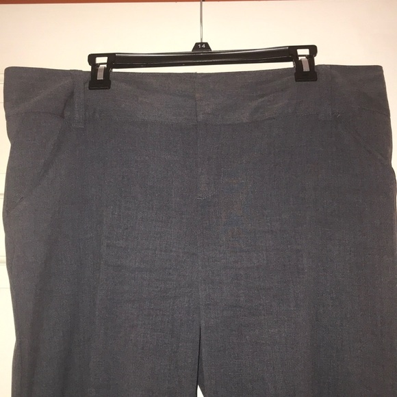 Daisy Fuentes size 16 gray dress capris. - Picture 2 of 3